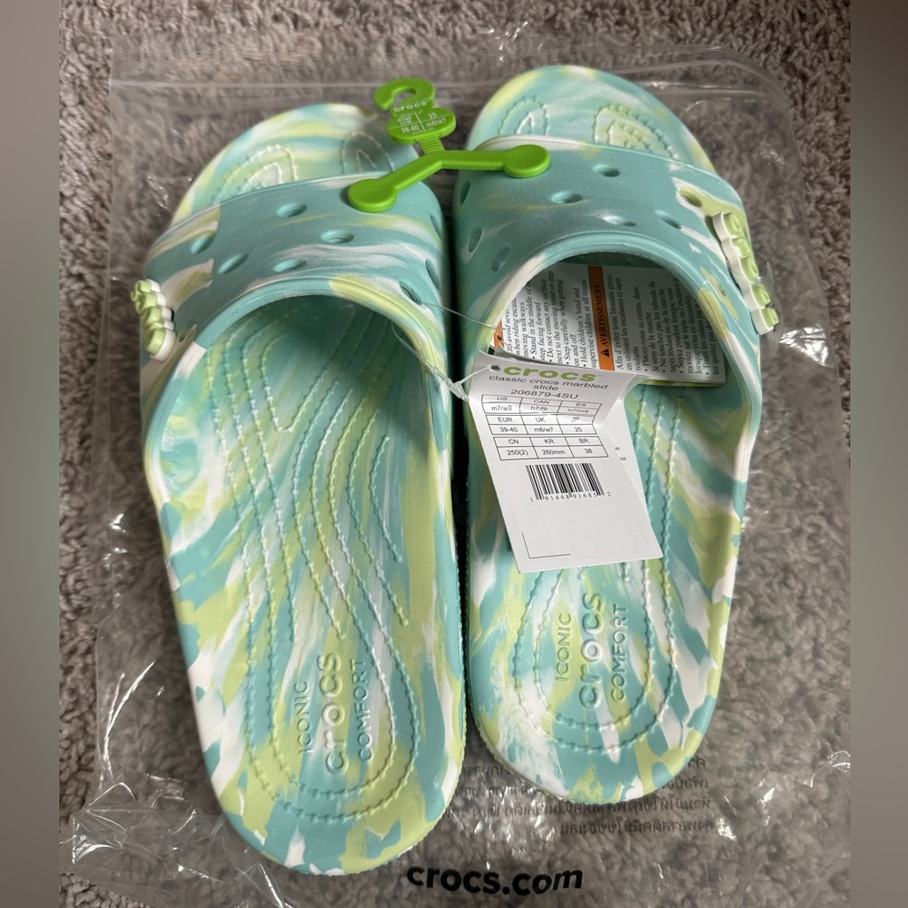 Crocs classic marbled slide
